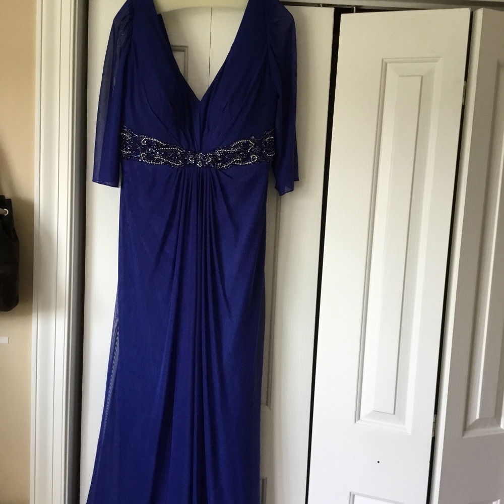 Gown - Picture 2 of 5